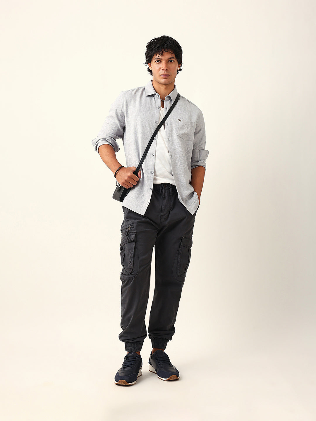 Grey Textured Solid Slim Fit Casual Shirt