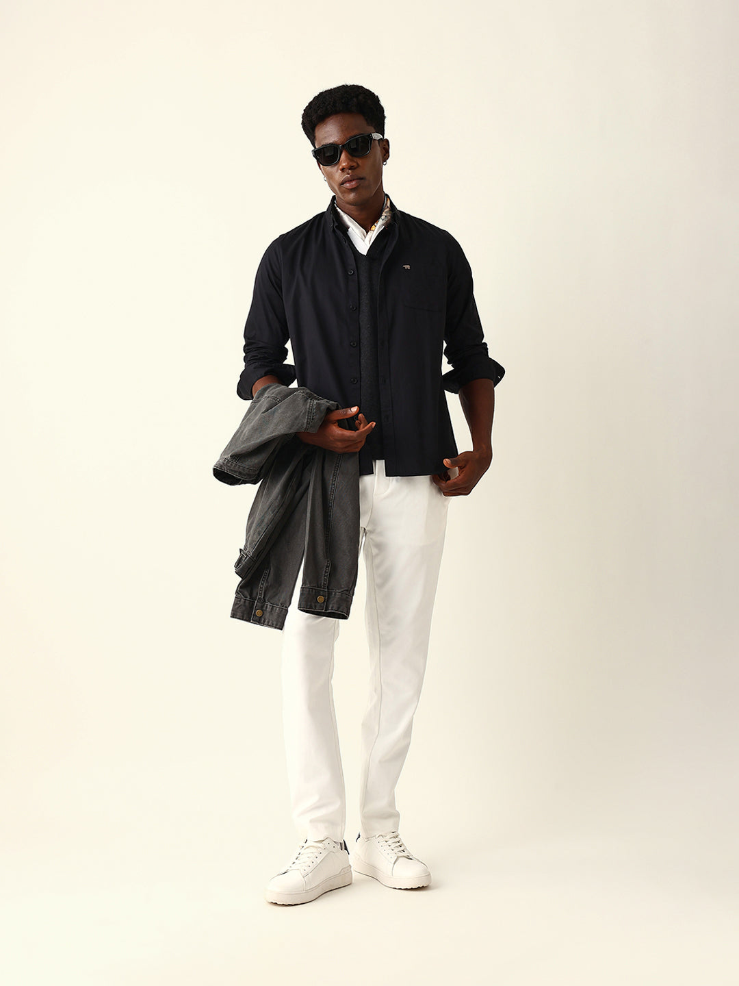 Black Cotton Solid Slim Fit Casual Shirt